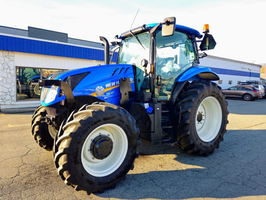 Front Right of New Holland T6.180