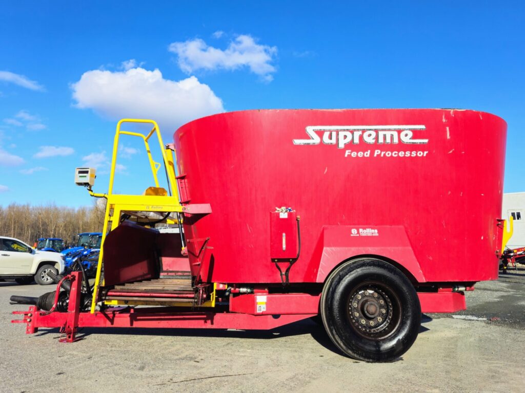 Side of Supreme 500T Mixer Wagon