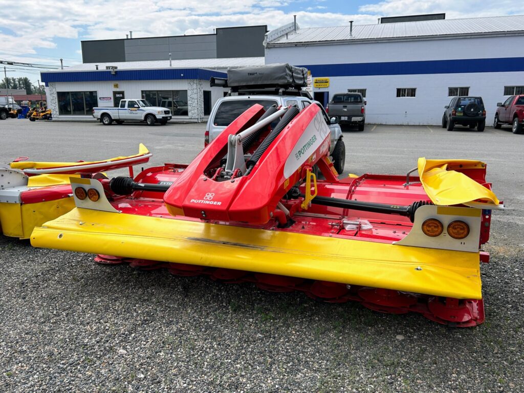 Front of Pottinger Novacat 351