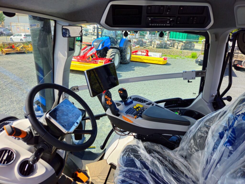 Cab inside of New Holland T7.300