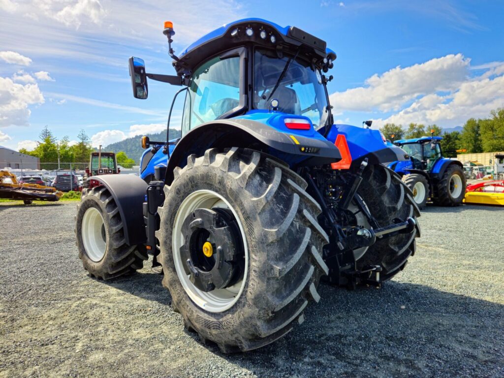 Left rear of New Holland T7.300