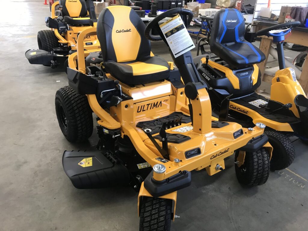 Cub Cadet ZTS1 42 - Front