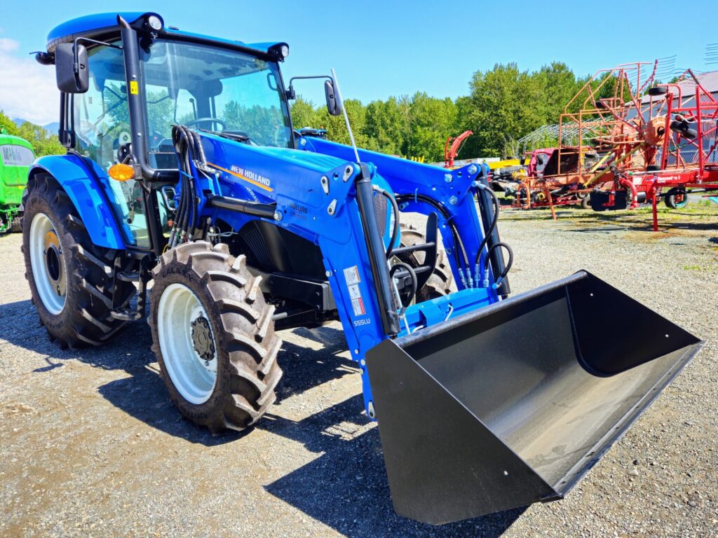 Front Right of New Holland Workmaster 75