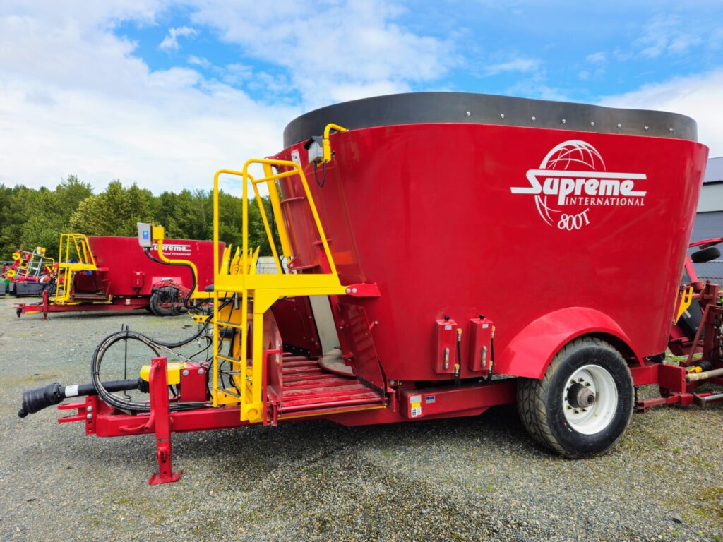 Left Side of Supreme 800T Mixer Wagon