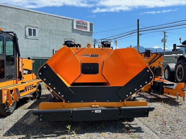Front of LeeBoy 8680