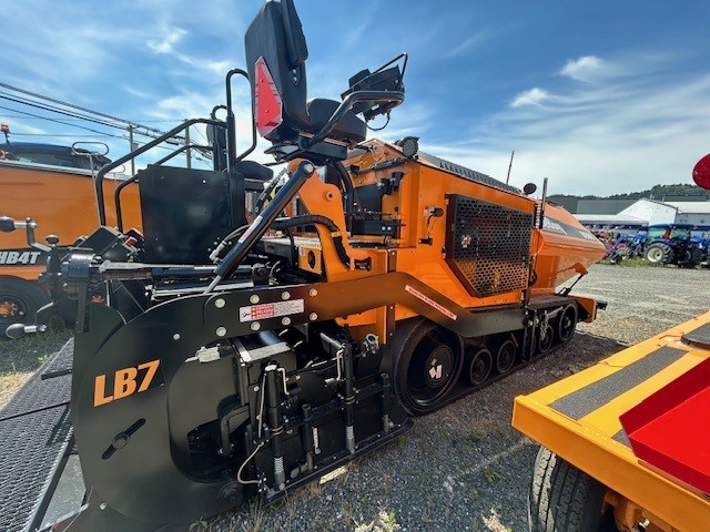 Back Right of LeeBoy 8680