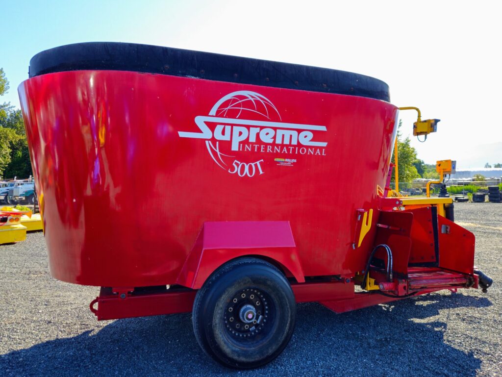 Right Side of Supreme 500T Mixer Wagon