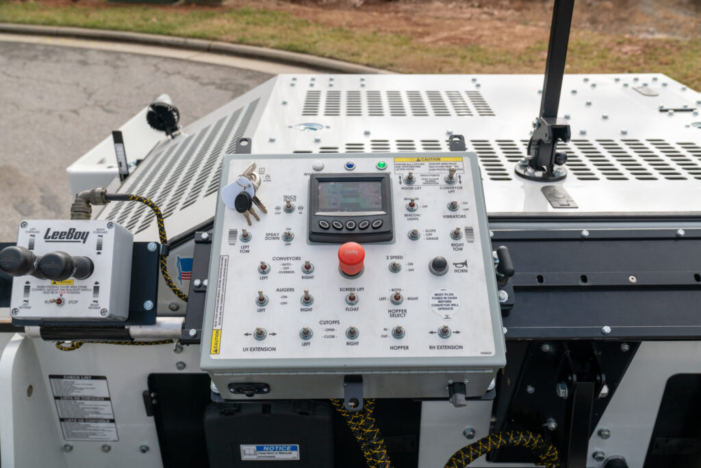 Controls of LeeBoy 8520C Electric Paver