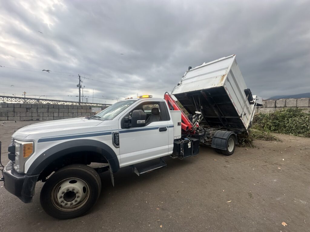 Haul-All on Ford F550 dumping