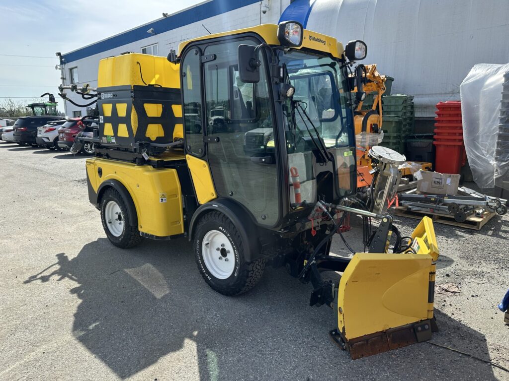 Front Left of Multihog CX75 MKII