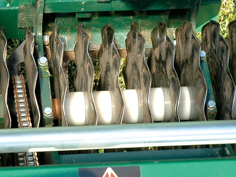 Blades on Turfco Triwave