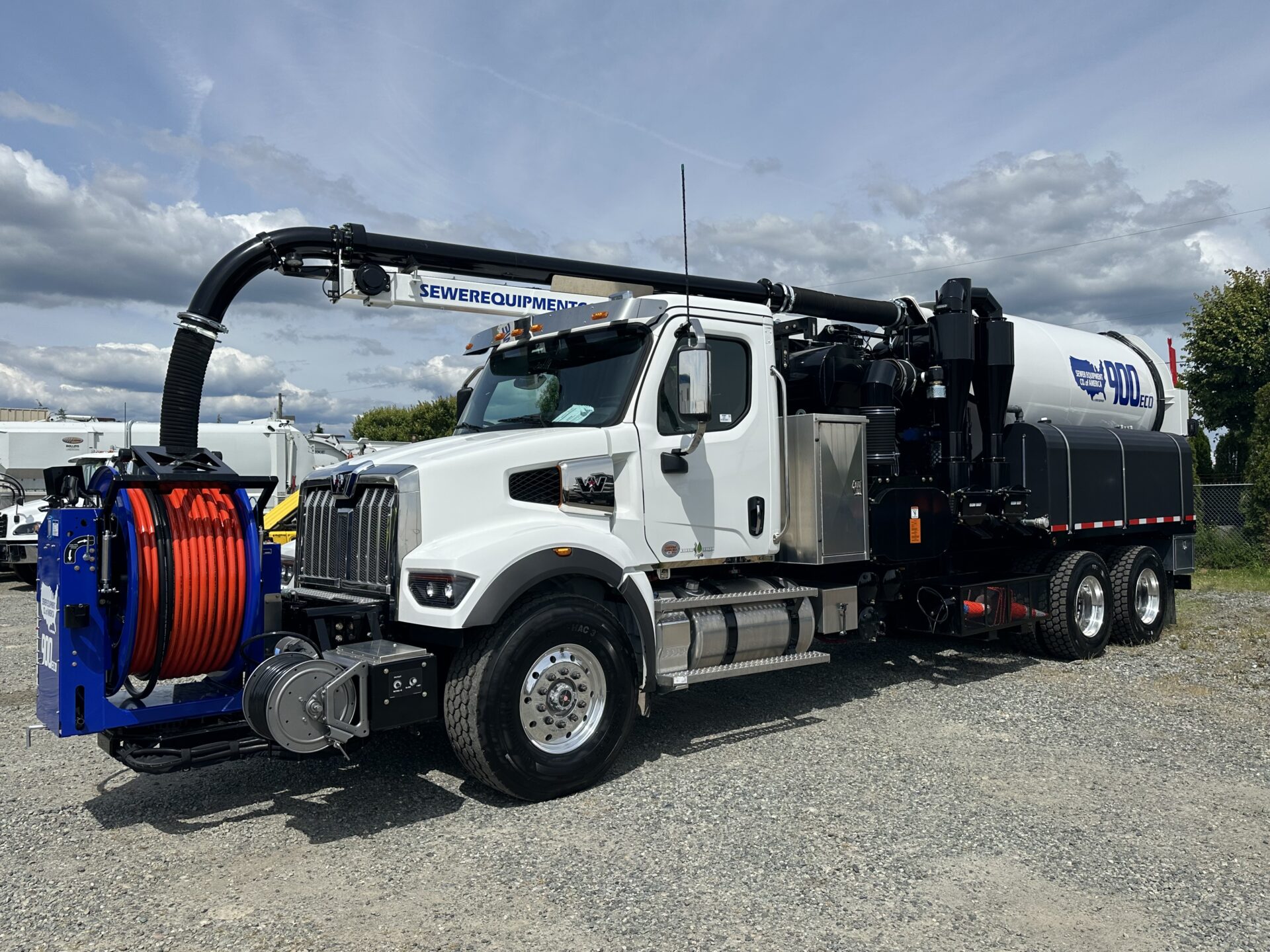 Sewer Equipment 900 ECO - Combination Sewer Cleaner