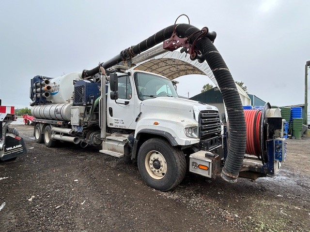 Right Side of Vactor 2100