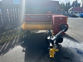 Front of New Holland + Hayliner