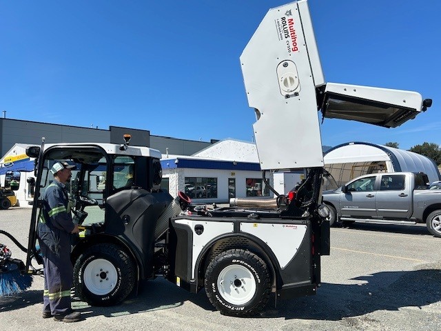 Full Extension of the Multihog Debris Tank