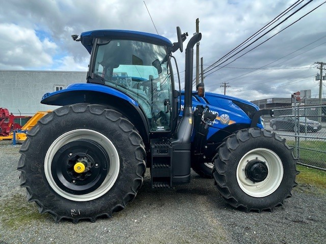 Right Side of New Holland T6.160