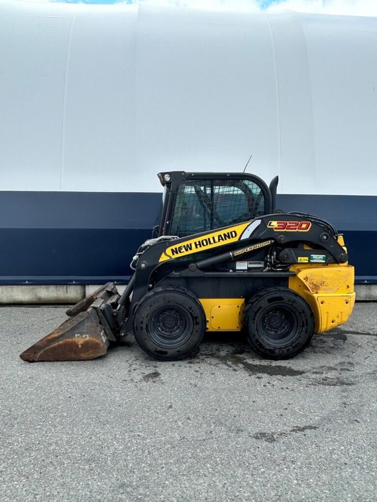 Side of New Holland L320