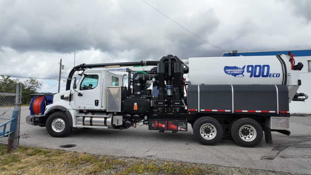 Right Side of 900 ECO Combo Truck