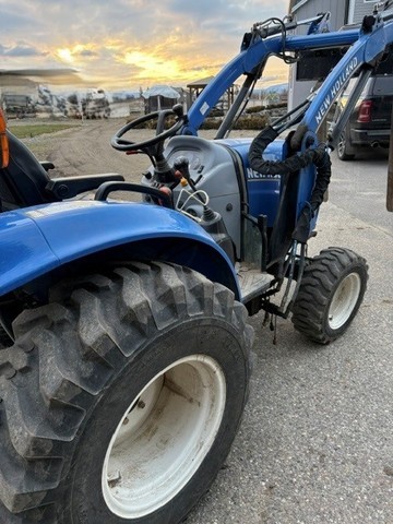 Back Right of New Holland Boomer 37